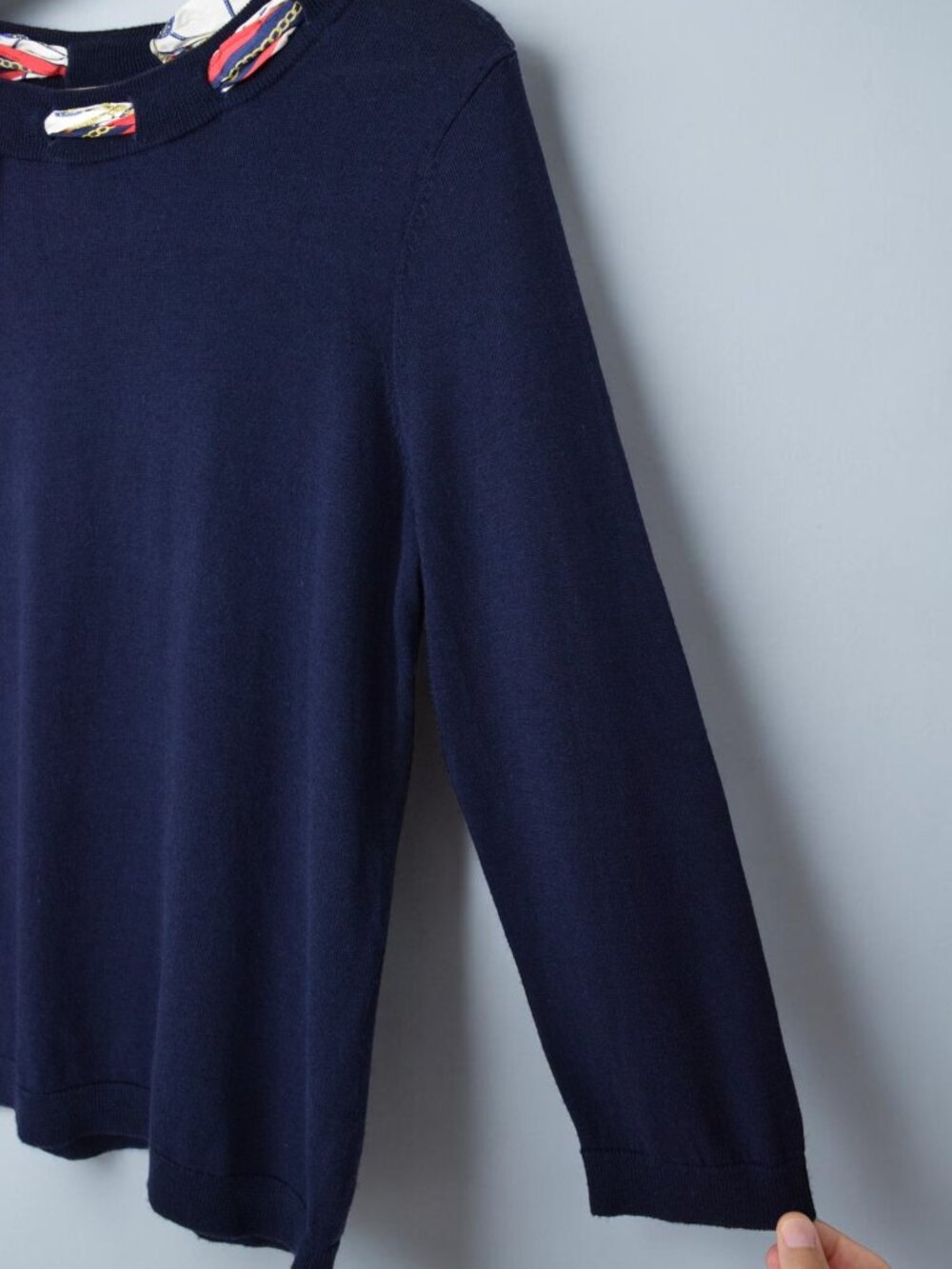 TALBOTS SILK SCARF NAVY BLUE CREW NECK SWEATER - Picture 6 of 10
